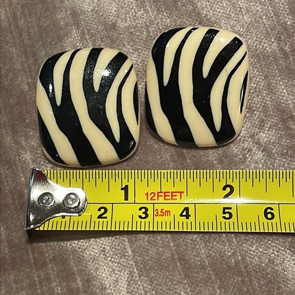 80’s Zebra Stripe Earrings Lucite Cream & Black - Picture 6 of 10